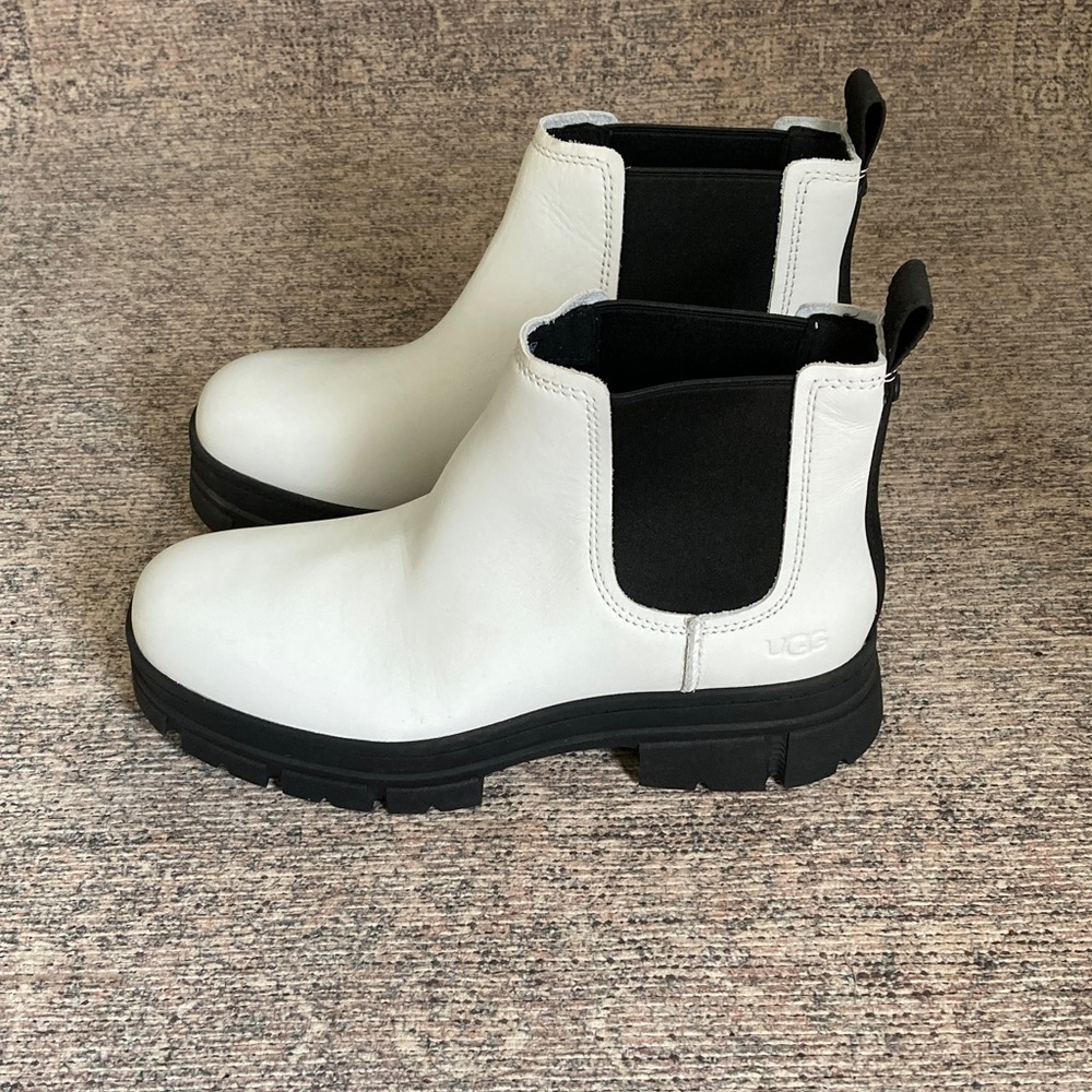 UGG Ashton Chelsea Boots Waterproof White Ankle Women’s 11 Pull On Style NWOT